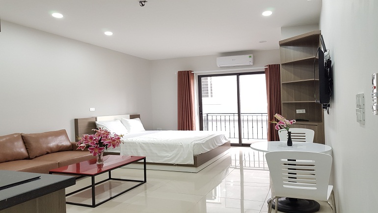 Nice cheap studio apartment with balcony in Au Co street, Tay Ho district for rent