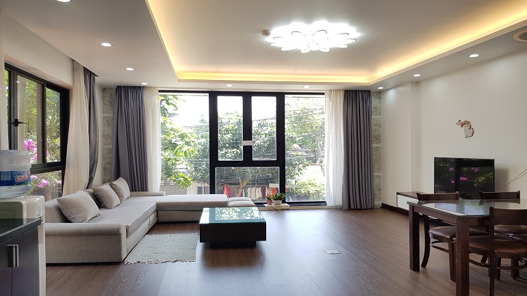 Spacious modern 1 – bedroom apartment in Au Co street, Tay Ho district for rent