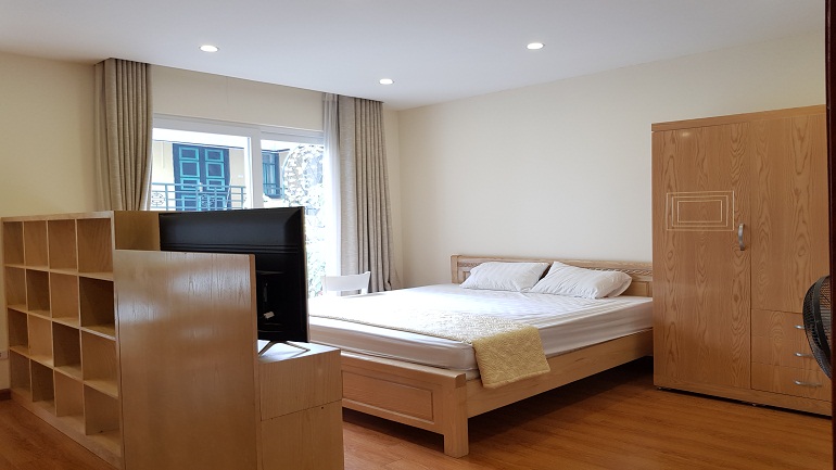 Balcony studio apartment in Tu Hoa street, Tay Ho district for rent