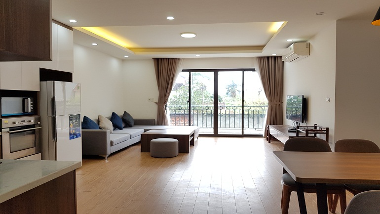 Nice spacious 2 – bedroom apartment with balcony in Au Co street, Tay Ho district for rent