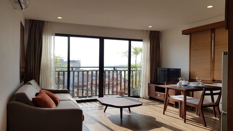 Lake view one bedroom apartment with balcony in Tu Hoa street, Tay Ho district for rent