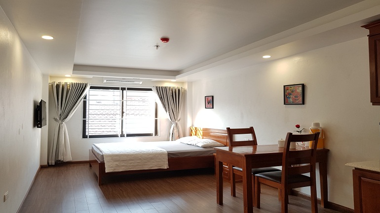 Cheap bright studio apartment in Lac Long Quan street, Tay Ho district for rent