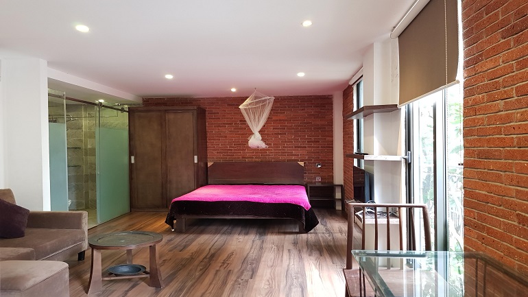 Nice bright studio apartment in Dang Thai Mai street, Tay Ho district for rent