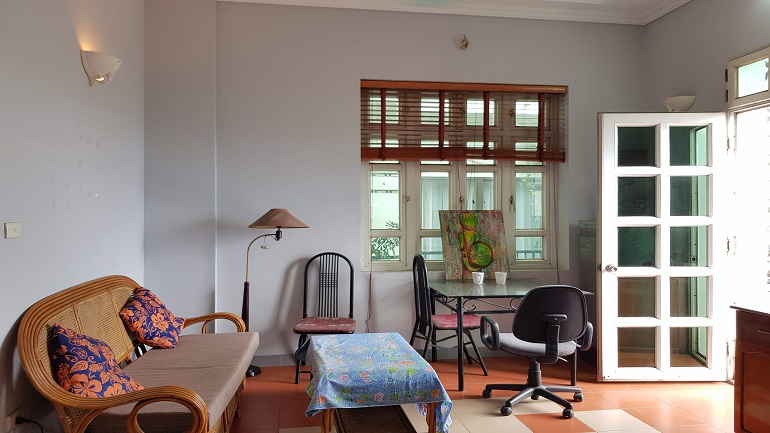 Cheap balcony 1 – bedroom apartment with lakeview in Nghi Tam street, Tay Ho district for rent