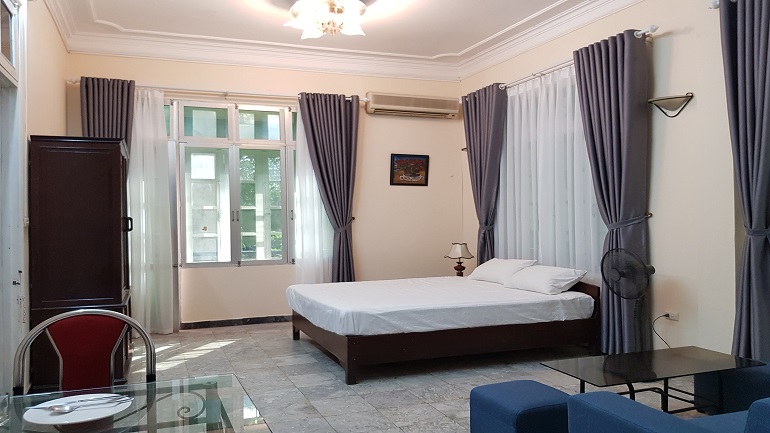 Cheap studio apartment with balcony in Nghi Tam street, Tay Ho district for rent