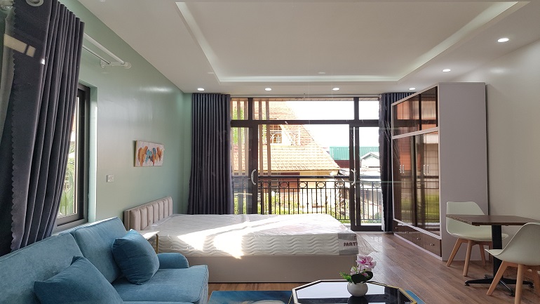 Nice bright studio apartment with balcony in Nghi Tam street, Tay Ho district for rent