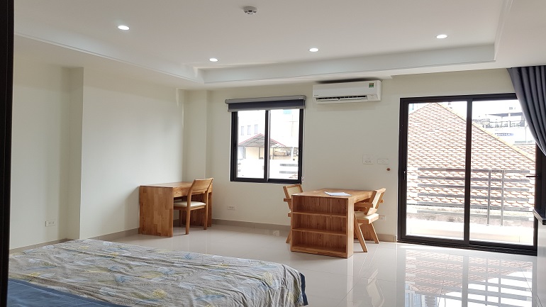 Brand – new studio apartment with balcony in Nguyen Chi Thanh street, Ba Dinh district for rent