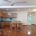 Bright spacious 1 – bedroom apartment in Xuan Dieu street, Tay Ho district for rent